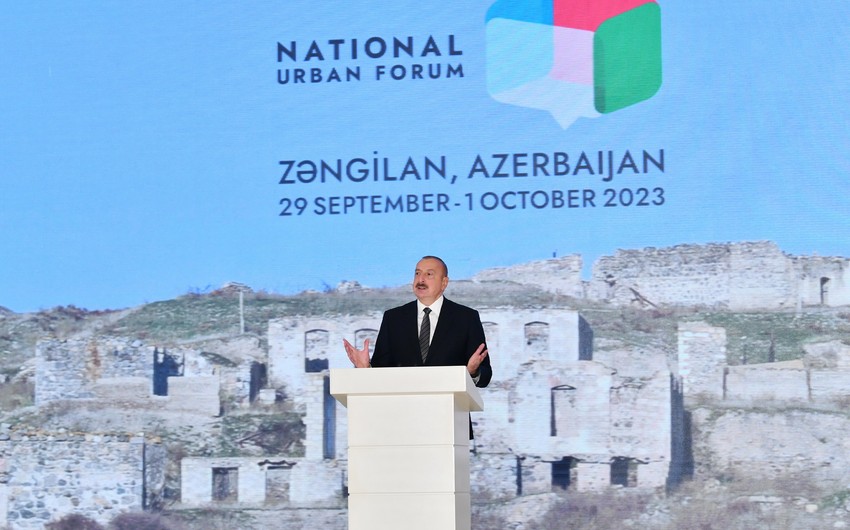 Ильхам Алиев принял участие в церемонии открытия II Азербайджанского национального градостроительного форума