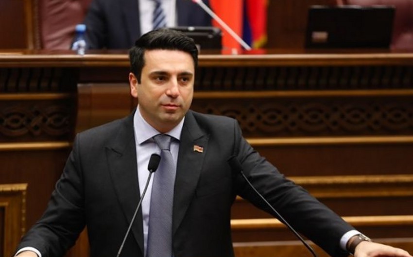 Вице-спикер армянского парламента подрался с противниками Пашиняна