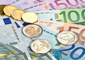Курс евро к доллару упал до минимума 2002 года 