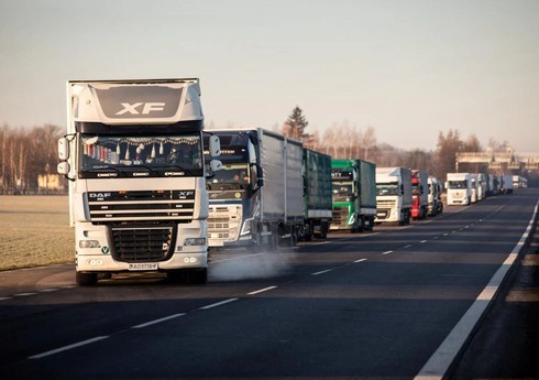 Азербайджан возобновил поставки грузовых автомобилей из Испании