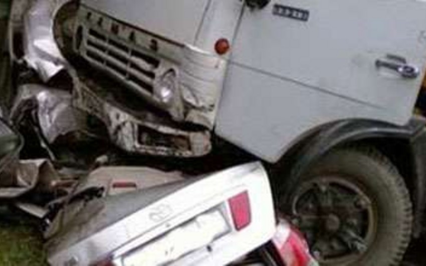 Ağsuda minik avtomobilinin KAMAZa çırpılması nəticəsində 1 nəfər ölüb
