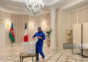 В Париже началось голосование на выборах президента Азербайджана