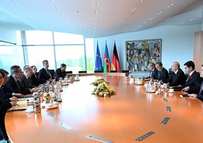 Началась встреча президента Азербайджана и канцлера Германии в расширенном составе
