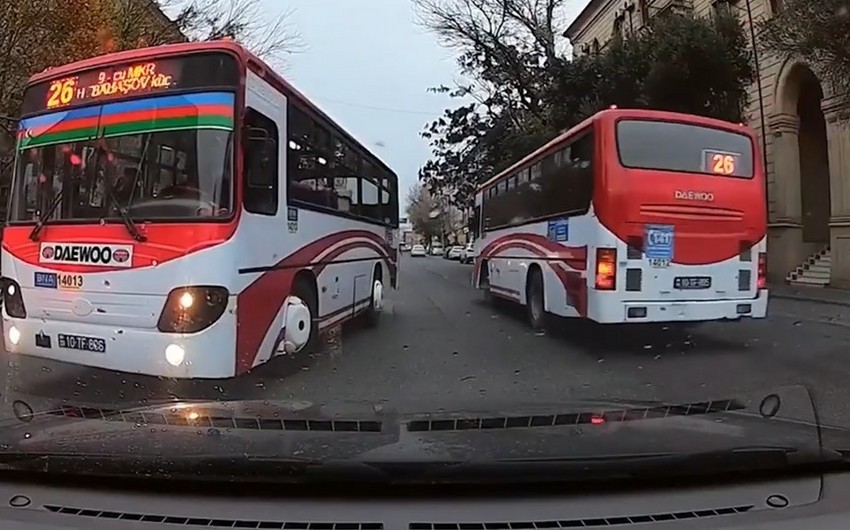 Bakıda sərnişinləri təhlükəyə atan avtobus sürücüləri - VİDEO