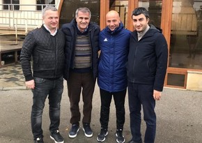 Главный тренер сборной Турции Шенол Гюнеш приехал в Баку