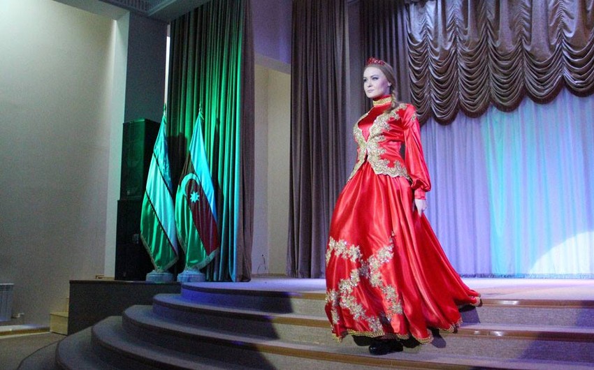В Ташкенте состоялось дефиле национальной одежды Азербайджана и Узбекистана