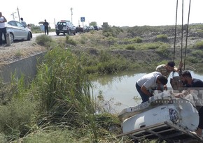 Kürdəmirdə avtomobil su kanalına aşıb, iki nəfər boğularaq ölüb