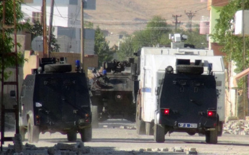 Türkiyənin cənub-şərqində terrorçular polis əməkdaşlarına atəş açıblar