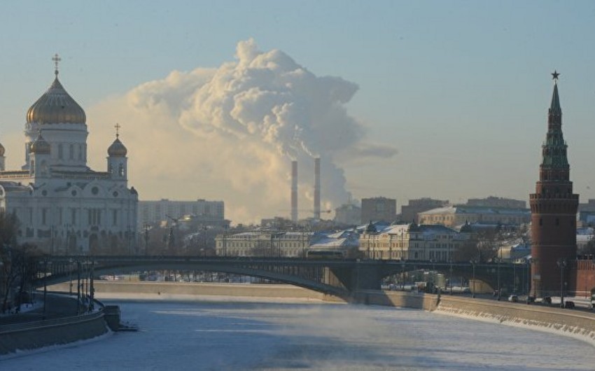Пьяная женщина пыталась в центре города перейти по льду Москву-реку