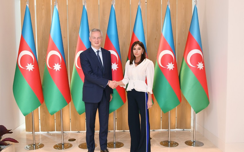 Первый вице-президент Азербайджана встретилась с министром экономики и финансов Франции