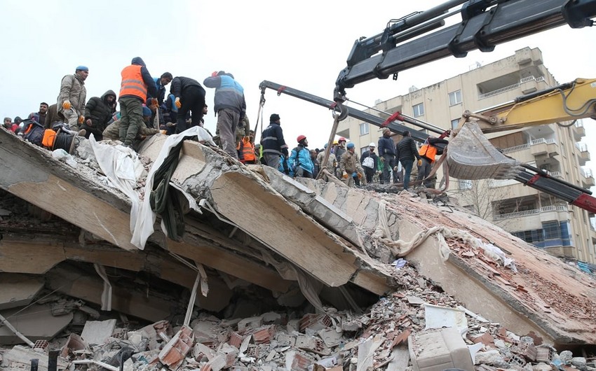 В Турции арестованы 317 человек в связи с обрушением зданий при землетрясениях 