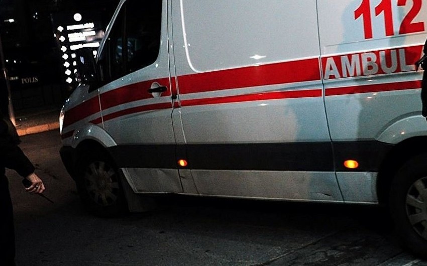В Баку управляемый сотрудником полиции автомобиль попал в аварию
