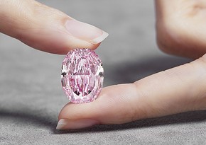 Розовый бриллиант продадут за 20 млн фунтов на аукционе Sotheby's