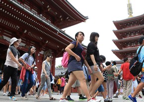 Japan plans to pay for half of tourists' expenses