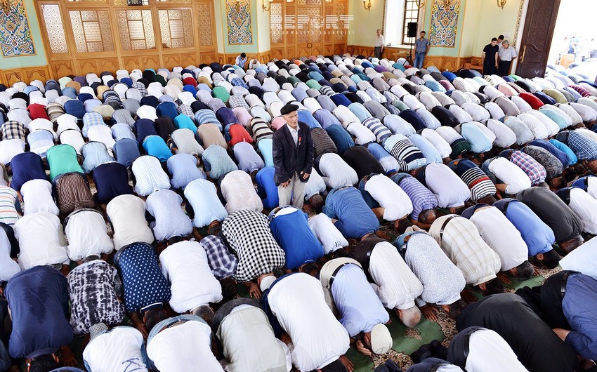 Eid al-Fitr prayers performed in Azerbaijani mosques