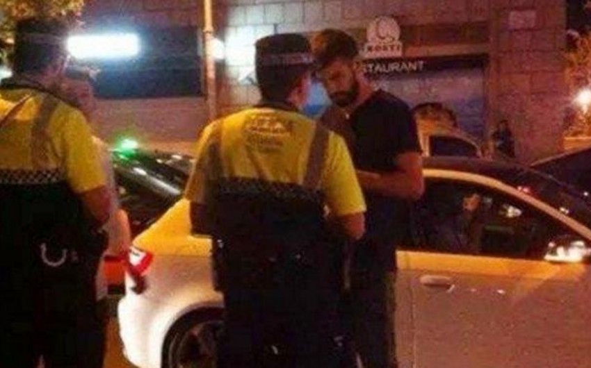 Barselonanın futbolçusu polisi təhqir etdiyi üçün cəzalandırılıb