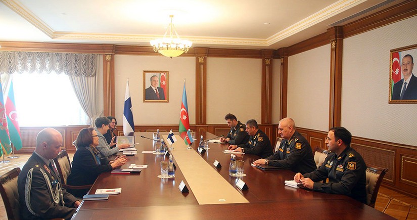 Министр обороны Азербайджана встретился с делегацией МИД Финляндии