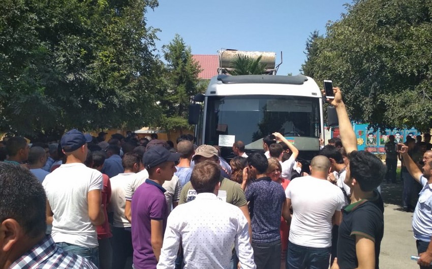 Bərdədə çağırışçı gənclər hərbi xidmətə yola salınıb - FOTO