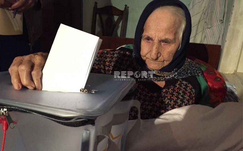 126-летняя избирательница проголосовала на выборах в Азербайджане