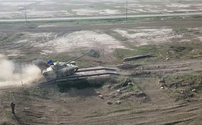 Танковые подразделения азербайджанской армии выполнили боевые стрельбы