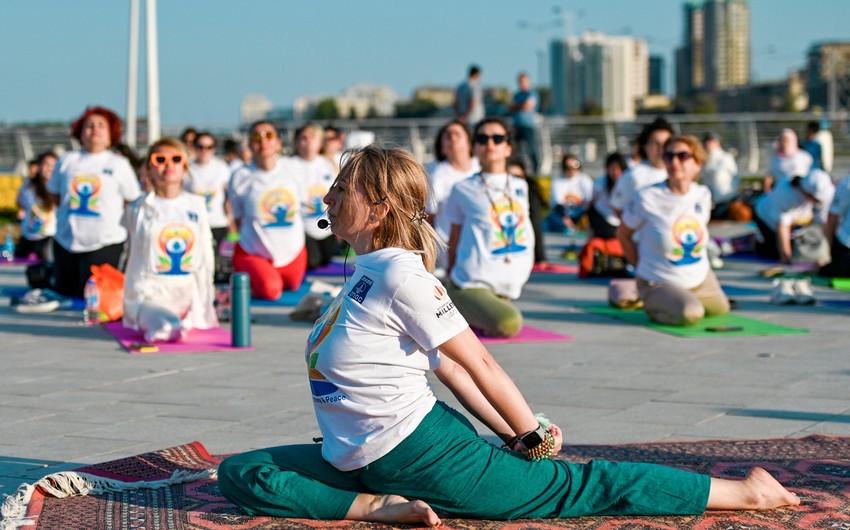 Picturesque Baku Boulevard, overlooking iconic Baku Eye, hosts mesmerizing yoga extravaganza