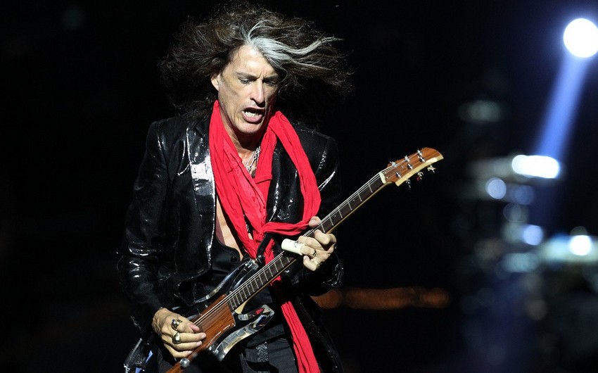 В США во время концерта госпитализировали гитариста Aerosmith