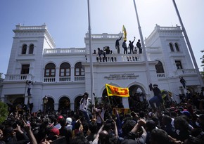 Протестующие в Шри-Ланке согласились освободить резиденции президента и премьер-министра