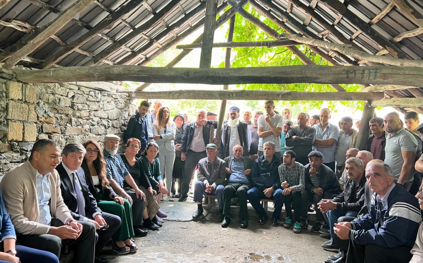 Fuad Nağıyev Qəbələ rayonunun Duruca kəndinin sakinləri ilə görüşüb