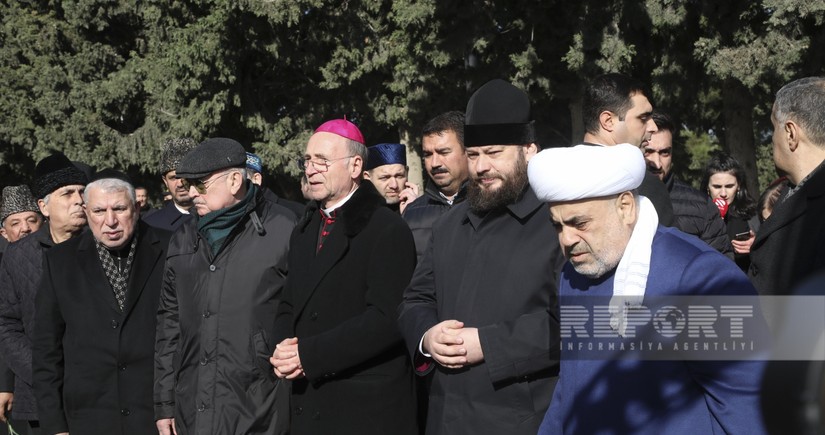 Leaders of religious confessions in Azerbaijan visit Alley of Martyrs