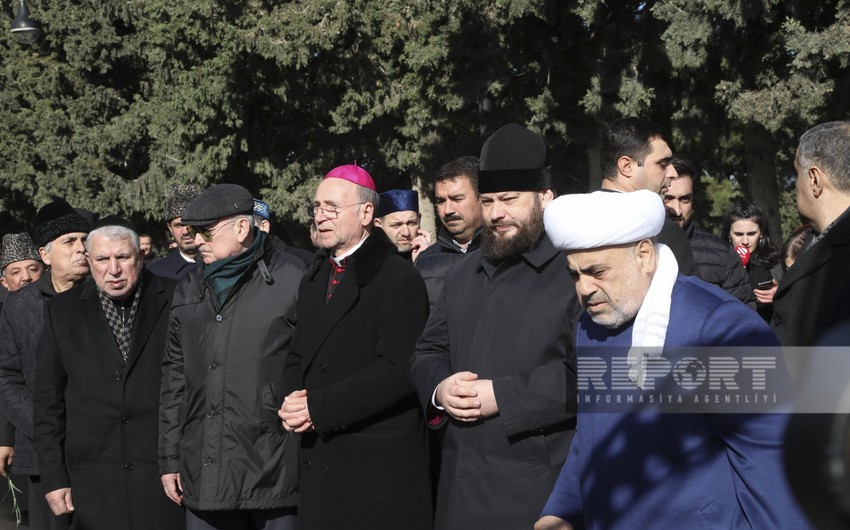 Leaders of religious confessions in Azerbaijan visit Alley of Martyrs