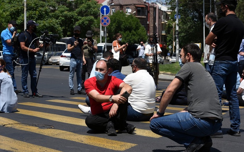 Ermənistan parlamentinin qarşısında aksiya keçirilir