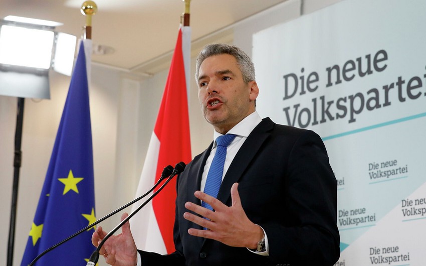 Новый канцлер Австрии Нехаммер привел присягу