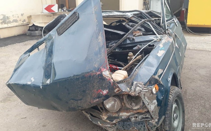 На западе Азербайджана перевернулся автомобиль, есть погибший и раненые - ФОТО