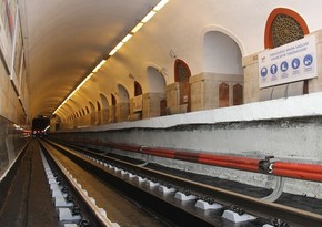 Metronun “Xətai” stansiyasında taxta şpallar beton şpallarla əvəzlənir