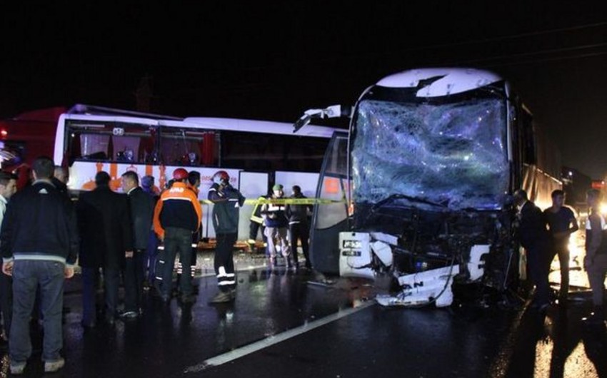 Türkiyədə iki avtobus toqquşub, 68 nəfər yaralanıb