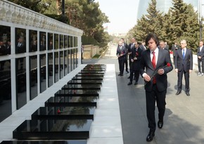 Премьер-министр Грузии посетил Аллею шехидов