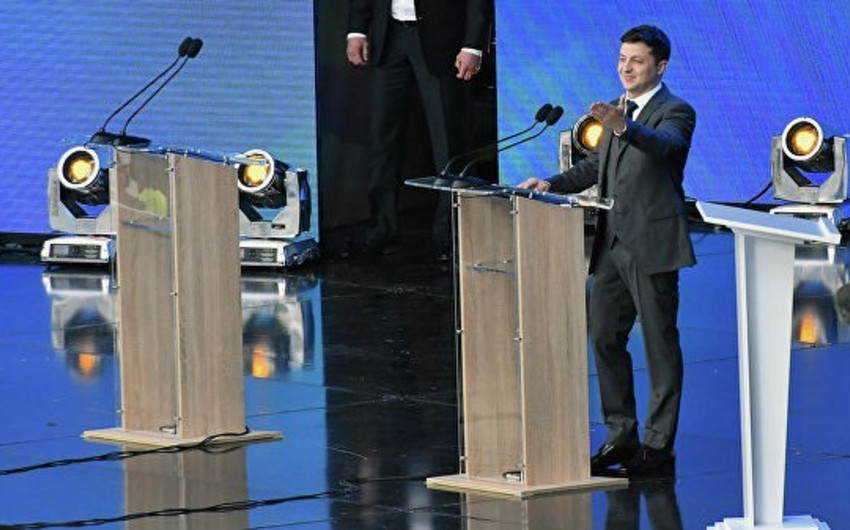На дебатах Порошенко и Зеленского присутствуют около 22 тыс. человек