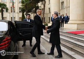 Jeyhun Bayramov welcomes his Hungarian colleague