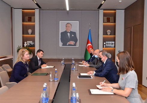 Джейхун Байрамов встретился с послом Алжира в Азербайджане