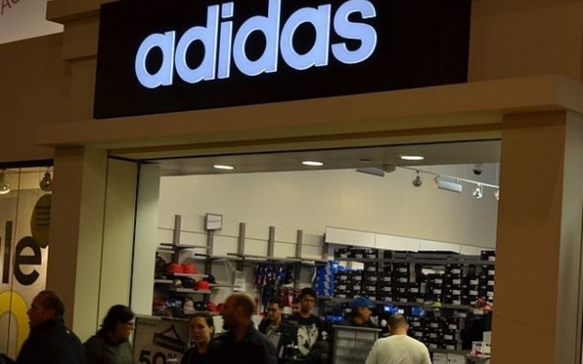 ​Adidas закрывает 200 магазинов в России