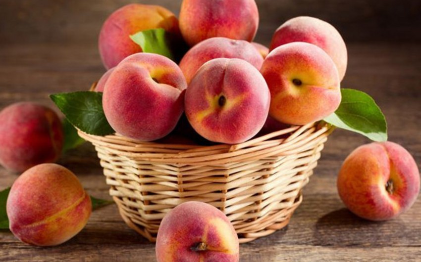 Азербайджан увеличил доходы от экспорта персиков на 57%