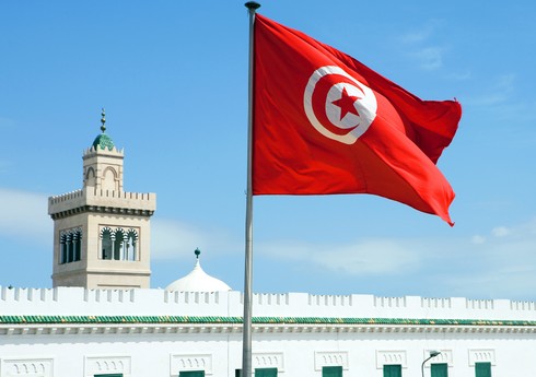 Reuters: Тунис столкнулся с дефицитом топлива и продуктов питания
