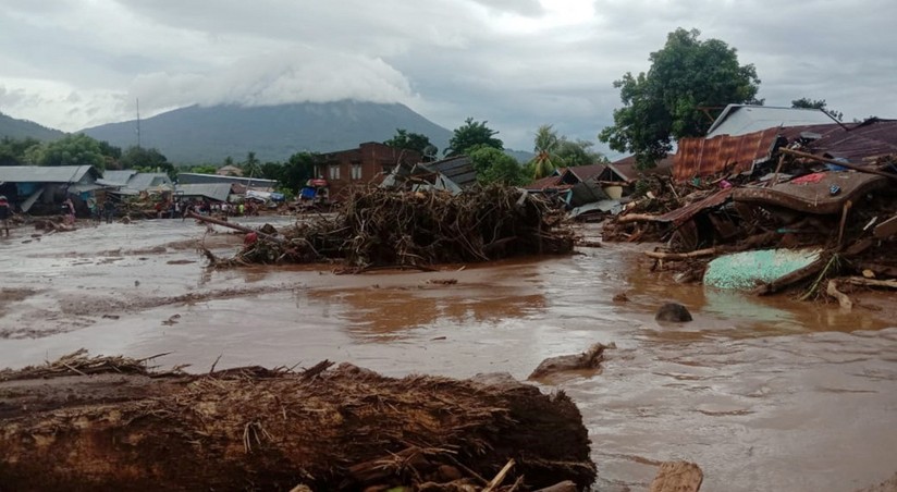 Death Toll From Indonesia Floods, Landslides Rises To 26 | Report.az