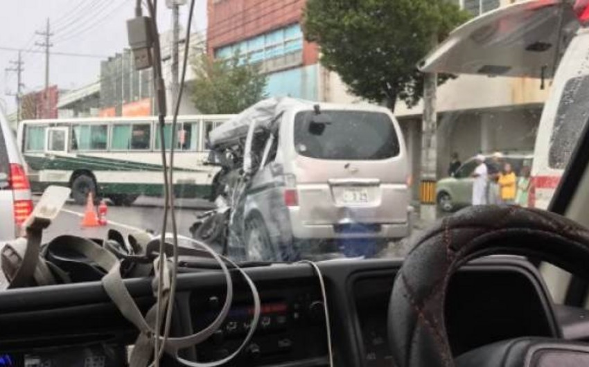 Yaponiyada məktəbli avtobusu qəzaya uğrayıb, 18 nəfər yaralanıb