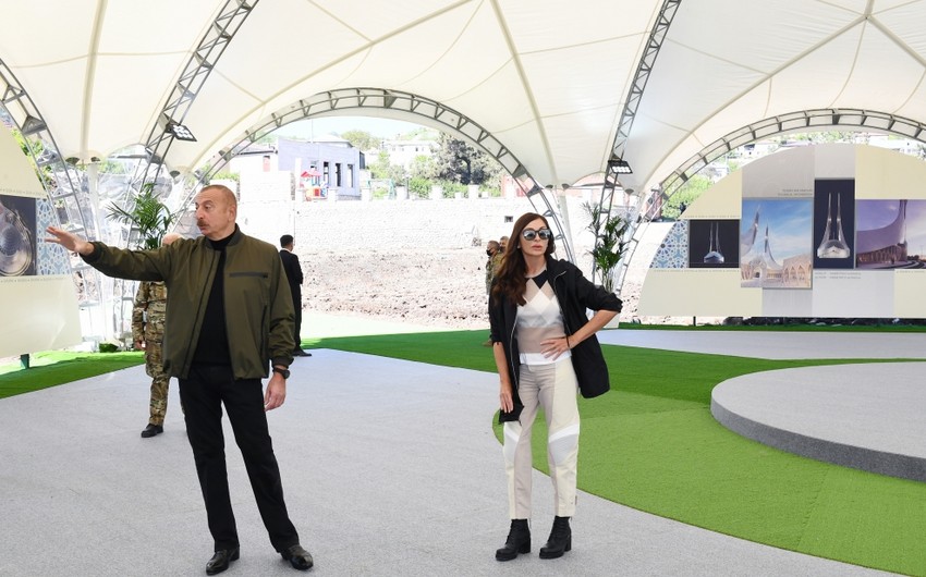 Президент Ильхам Алиев и Мехрибан Алиева находятся в поездке в Шуше