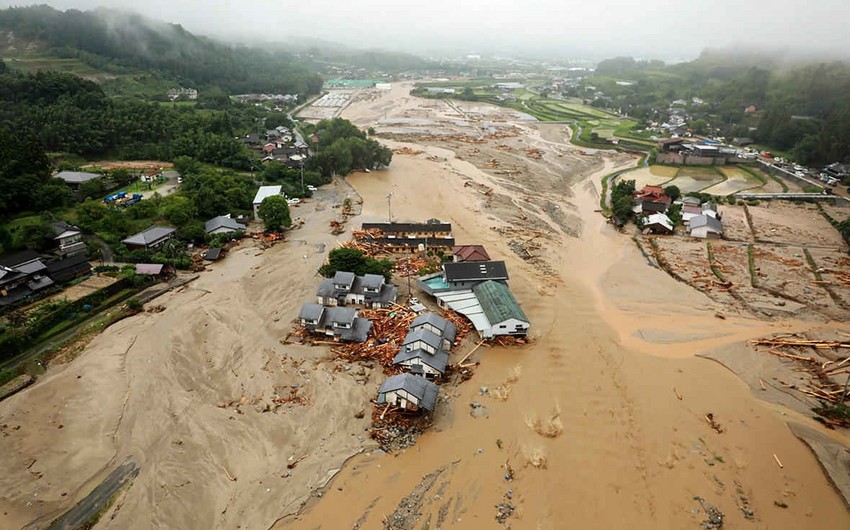В Японии по меньшей мере три человека погибли из-за наводнений