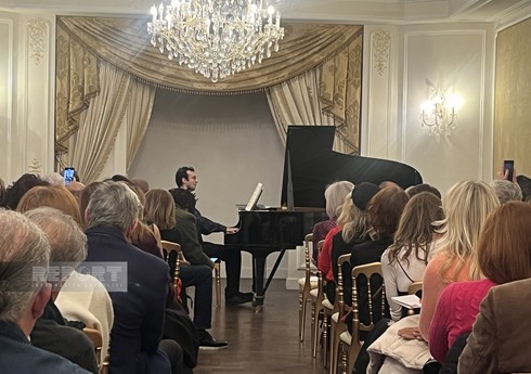 Во Франции состоялся концерт азербайджанского пианиста