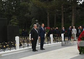 Barselona prezidenti Heydər Əliyevin məzarını ziyarət edib