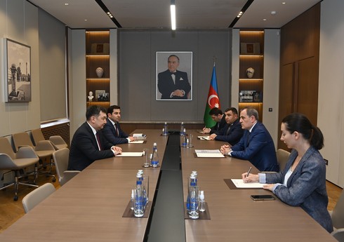 Джейхун Байрамов встретился с главой Международной тюркской академии