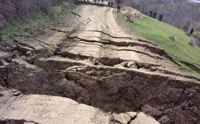 Больше недели дорога в Лянкаране остается не отремонтированной после разрушения - ФОТО